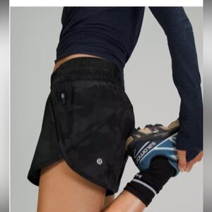 ✔️Lululemon EUC Women’s 10 Tracker Low-Rise Lined
Short 4”